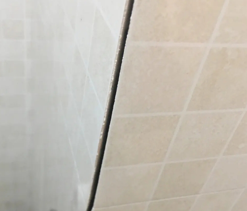 商都瓷砖空鼓维修公司分享阳台瓷砖脱落的修复过程可以分为以下几个步骤